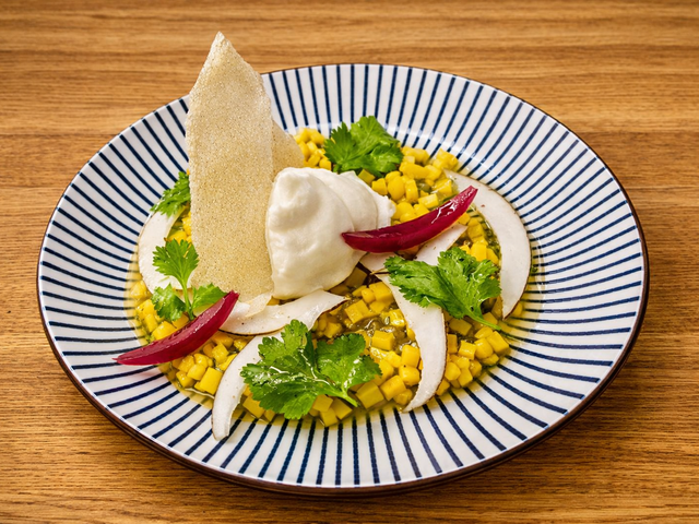 Les Saisons Carpaccio de crevettes crues, émulsion coco‑citronnelle, mangue & citron vert — Raw prawn carpaccio, coconut‑lemongrass emulsion, mango & lime