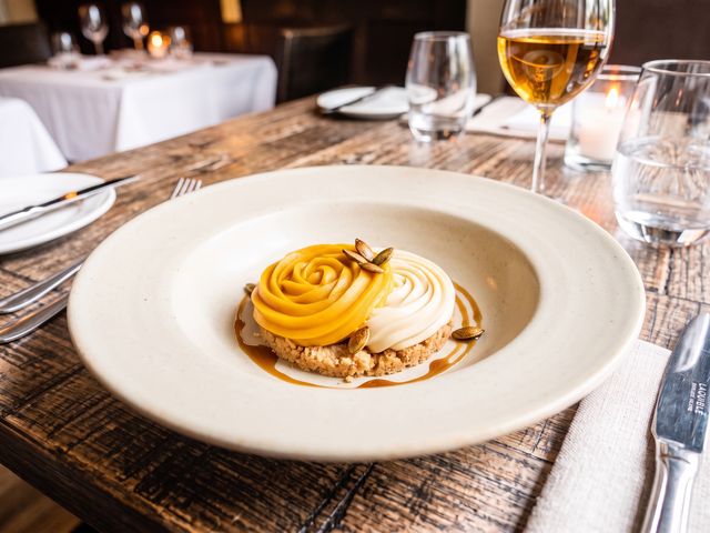 Les Saisons Crémeux de courge butternut — Ganache au chocolat blanc, et caramel épicé à la fève de Tonka