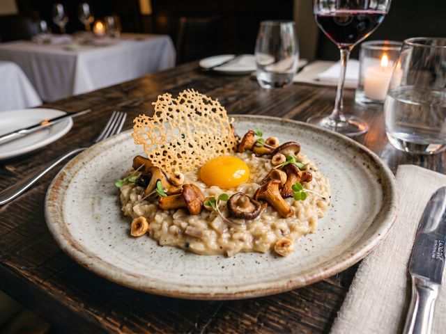 Les Saisons Risotto crémeux aux salsifis — Champignons - Jaune d'œuf confit - Tuile de parmesan
