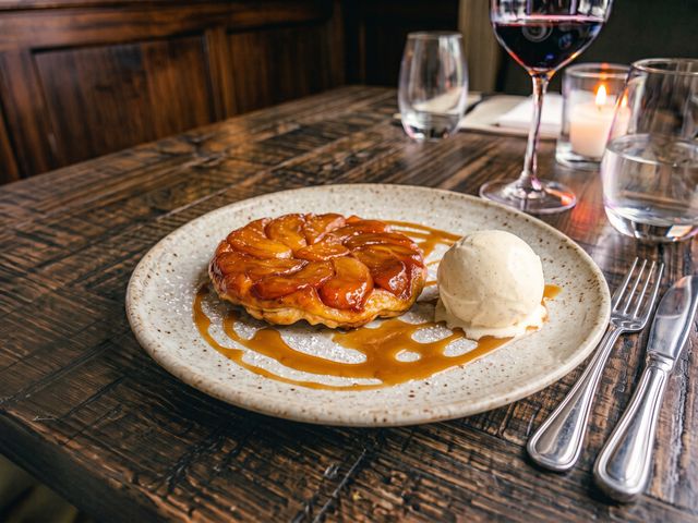 Les Saisons Tatin aux pommes au Grand Marnier — Glace vanille - Caramel au beurre salé