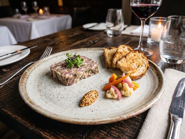 Les Saisons Terrine de campagne maison — Accompagnée de ses pickles de légumes